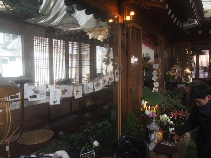 Flower cafe in Hanok Village_text2.JPG